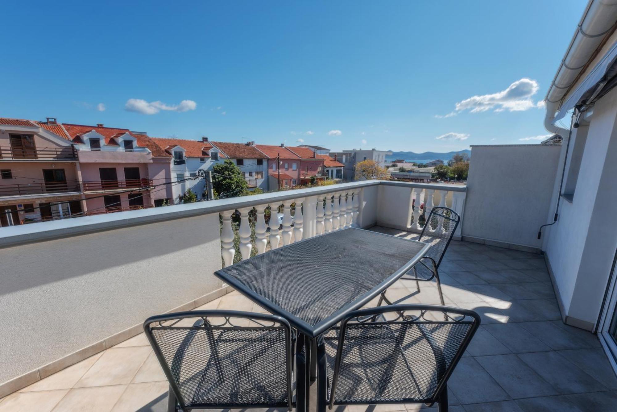 Perica Apartment And Perica Room With Separate Entrance Zadar Eksteriør bilde