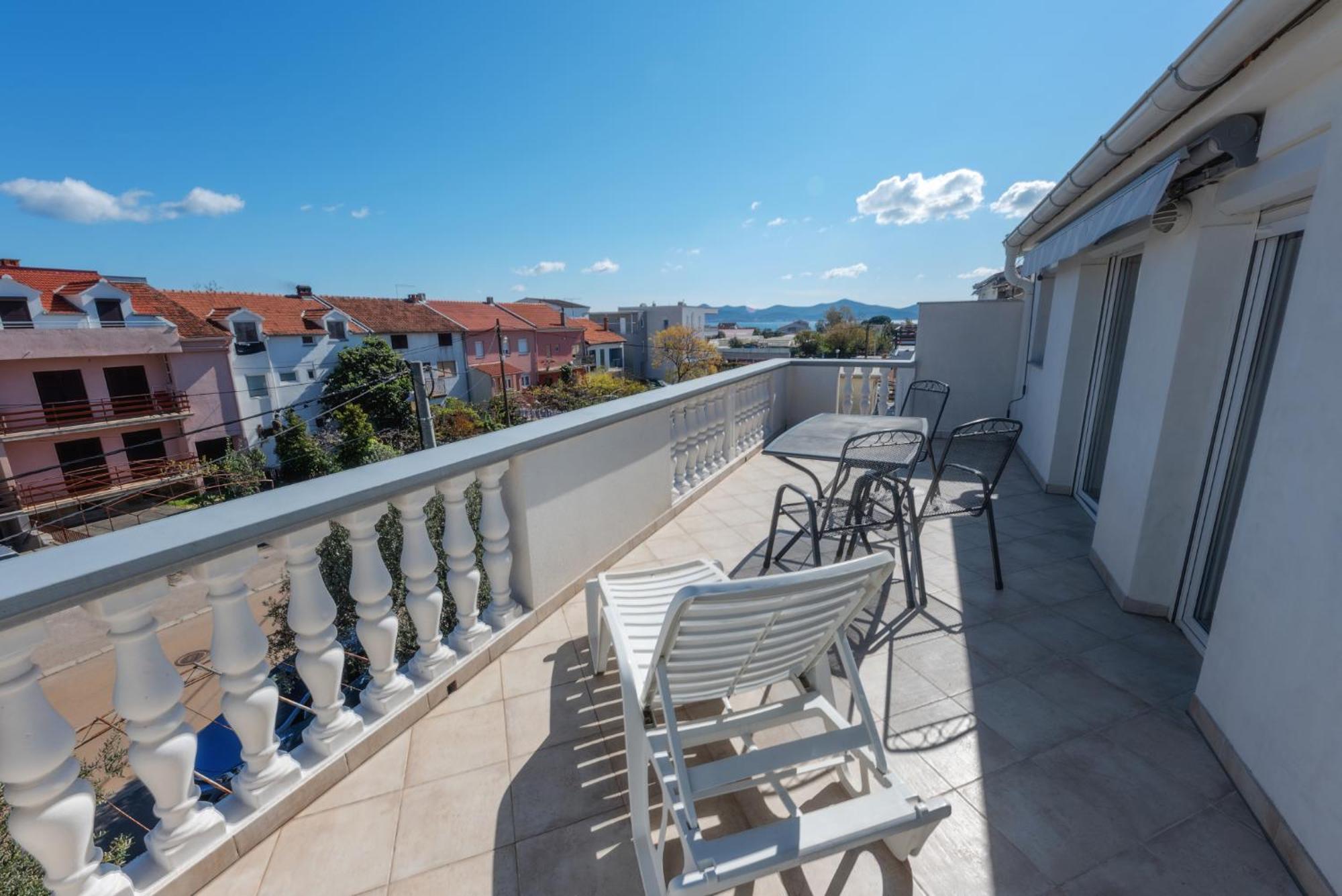 Perica Apartment And Perica Room With Separate Entrance Zadar Eksteriør bilde